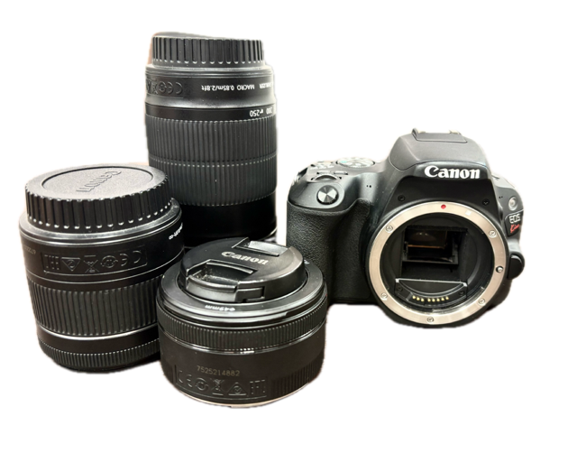 カメラ　キャノン　EOS Kiss X9　完品　作動確認済み