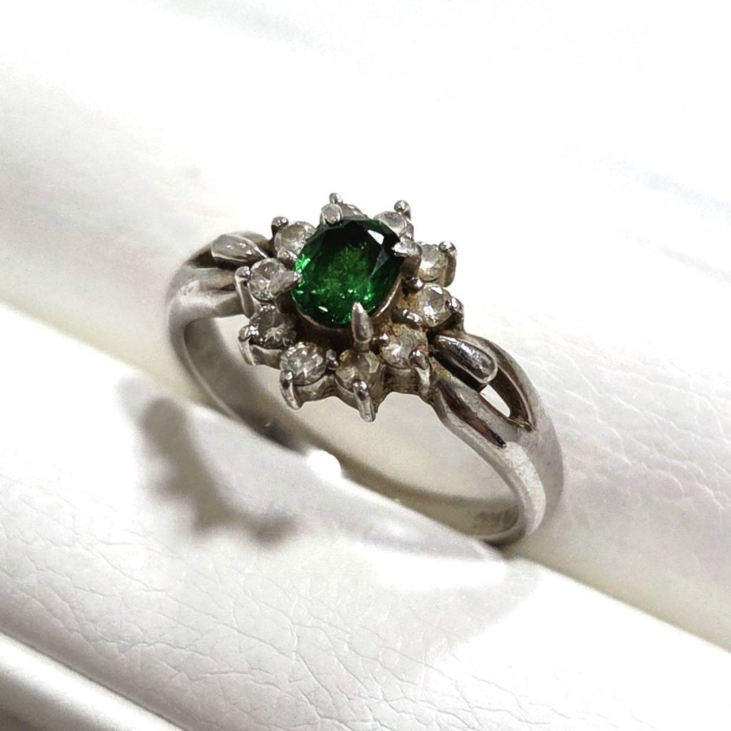 Pt900 プラチナ エメラルド メレダイヤ付き リング 指輪 アクセサリー