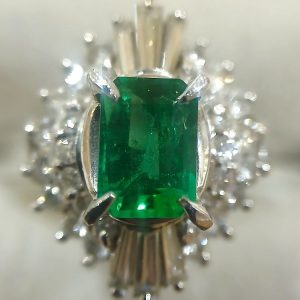 【Pt900エメラルドリング】プラチナ900・メレダイヤ・貴金属・アクセサリー・ジュエリー