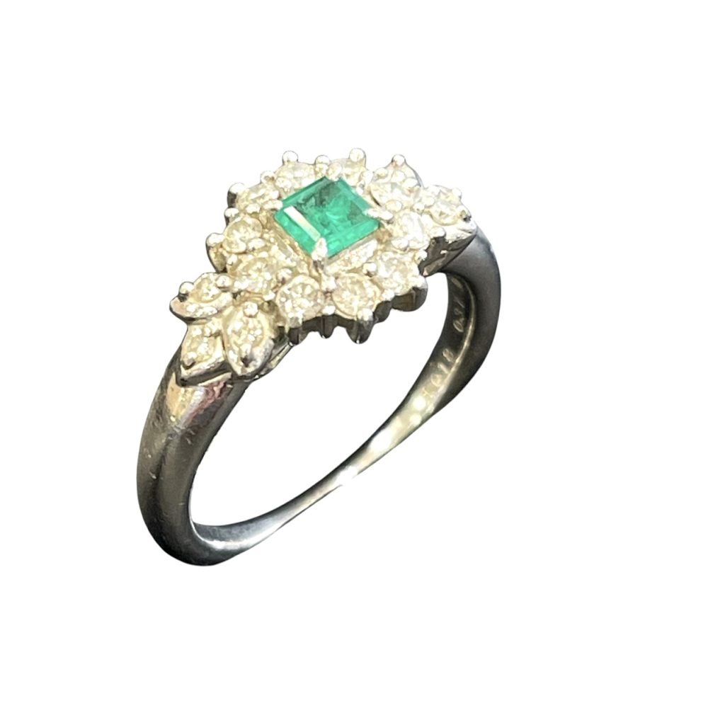 pt900(プラチナ900)エメラルド付リング