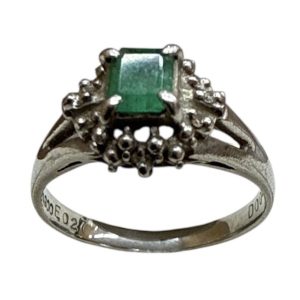 Pt900 リング 石付き