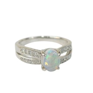 K18WG(ホワイトゴールド) オパール0.5ct メレ0.2ct リング