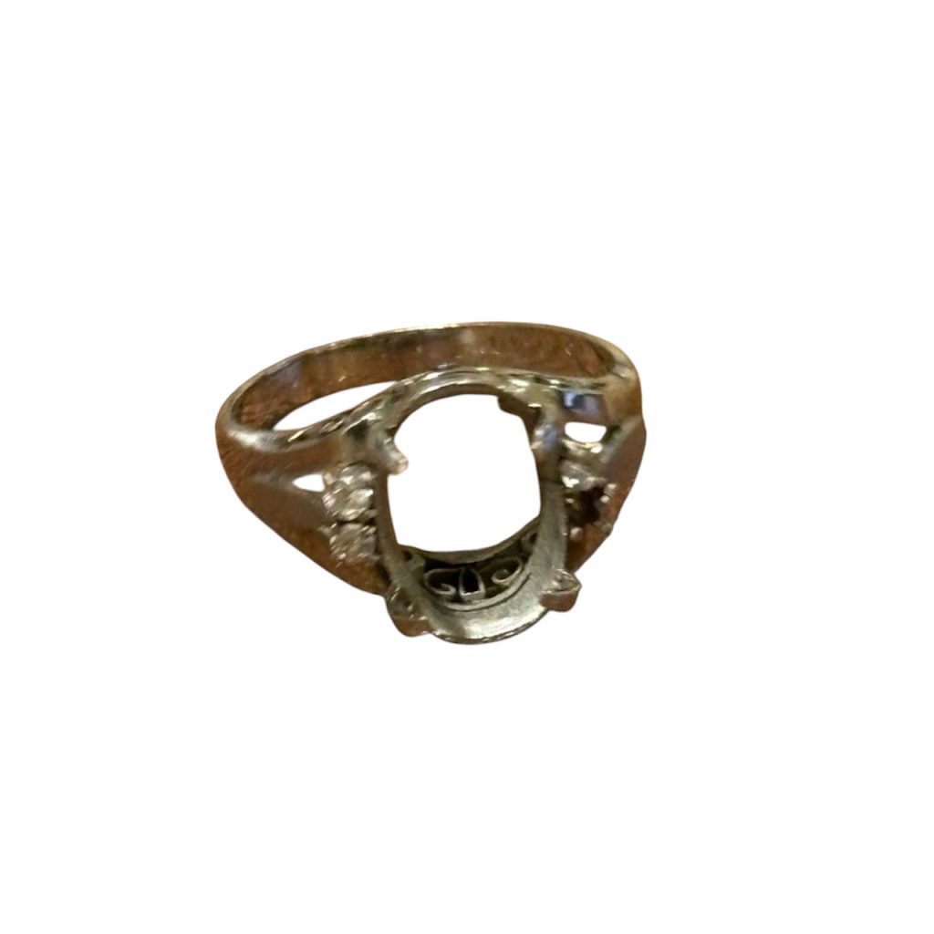 Pt900 プラチナリング（宝石外れあり）