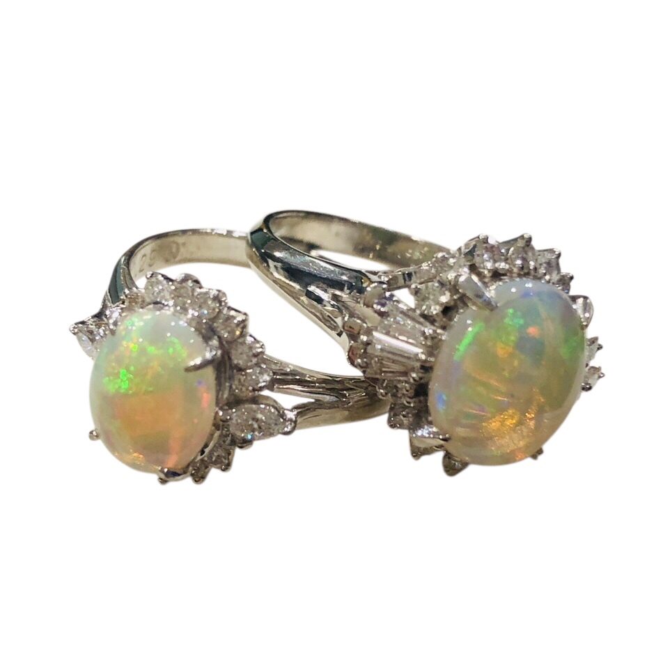 Pt900(プラチナ900)　ホワイトオパール、メレダイヤ　リング