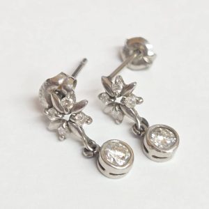 Pt900 ダイヤピアス