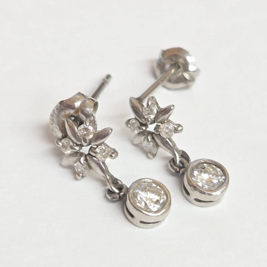 Pt900 ダイヤピアス