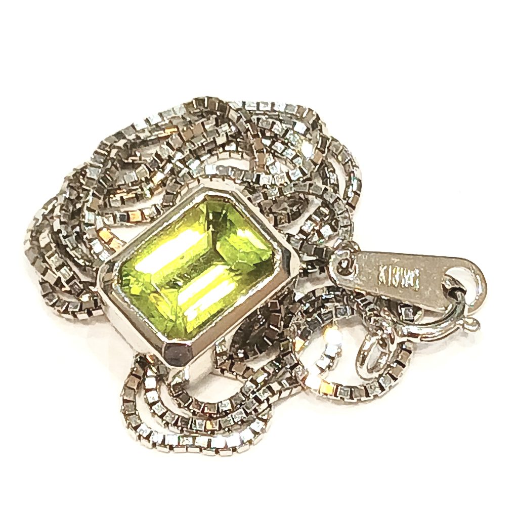 K18WG　ペリドット付きネックレス