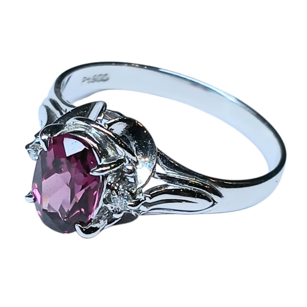 Pt900(プラチナ)ガーネット付きリング