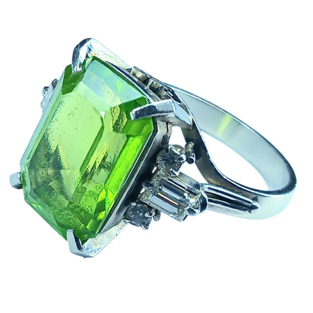 Pt900(プラチナ)ペリドット＆ダイヤ付きリング