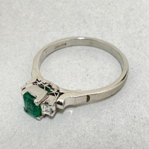 Pt900 / リング / エメラルド / 宝石 / プラチナ