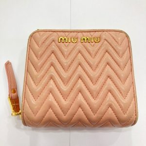 ミュウミュウ財布