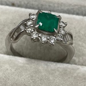 プラチナの高価買取店| pt900エメラルド メレダイヤ付きリングの買取| 取手市光風台