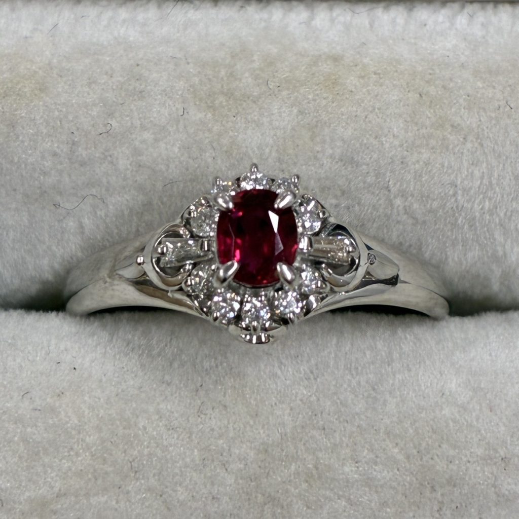 Pt900（プラチナ）ルビー・ダイヤモンドリング