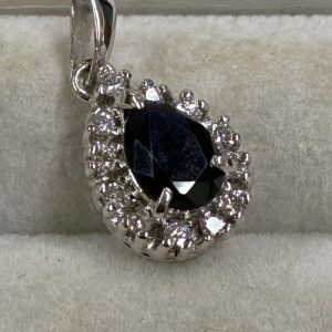 Pt900（プラチナ）ネックレストップ サファイア・ダイヤモンド