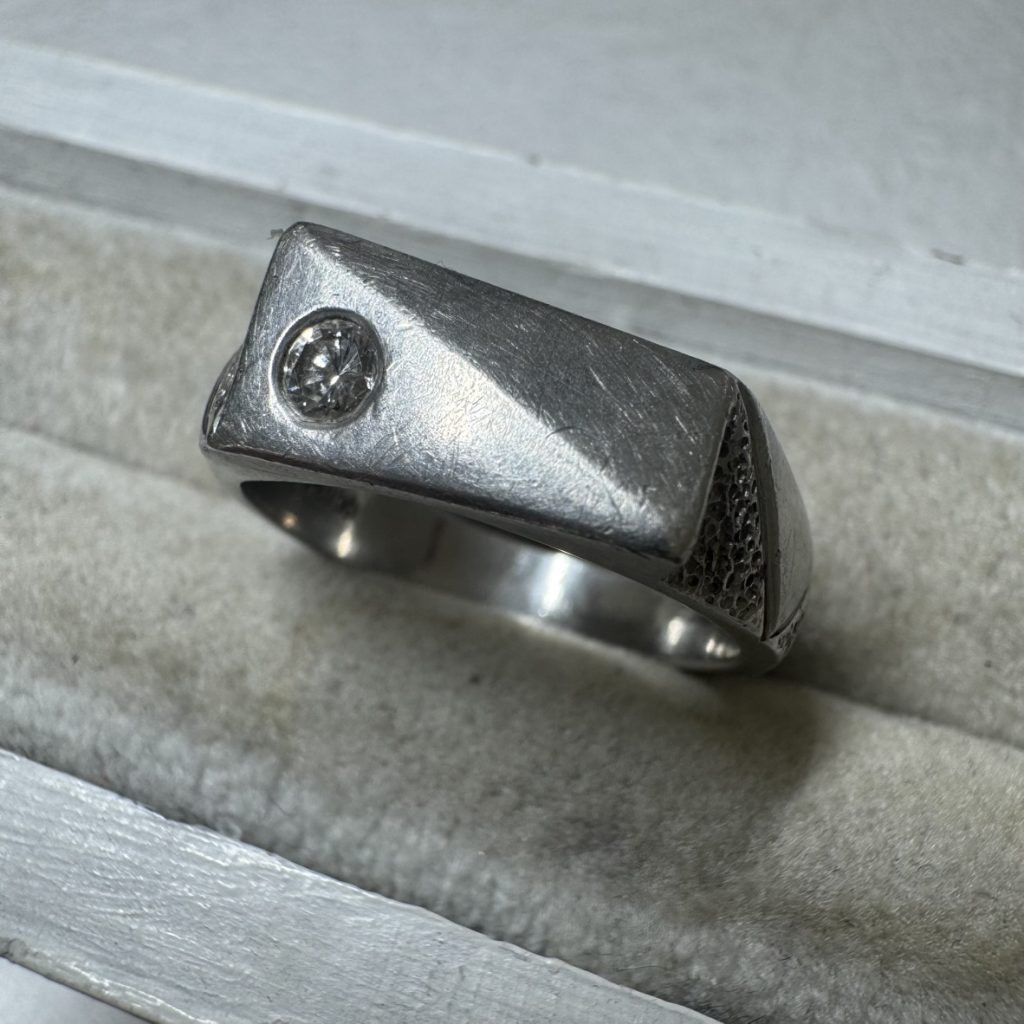 Pt900 ダイヤ付き リング