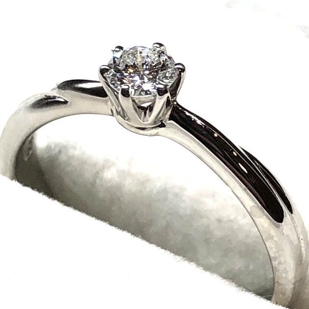 Pt900 (プラチナ) リング 宝石付き