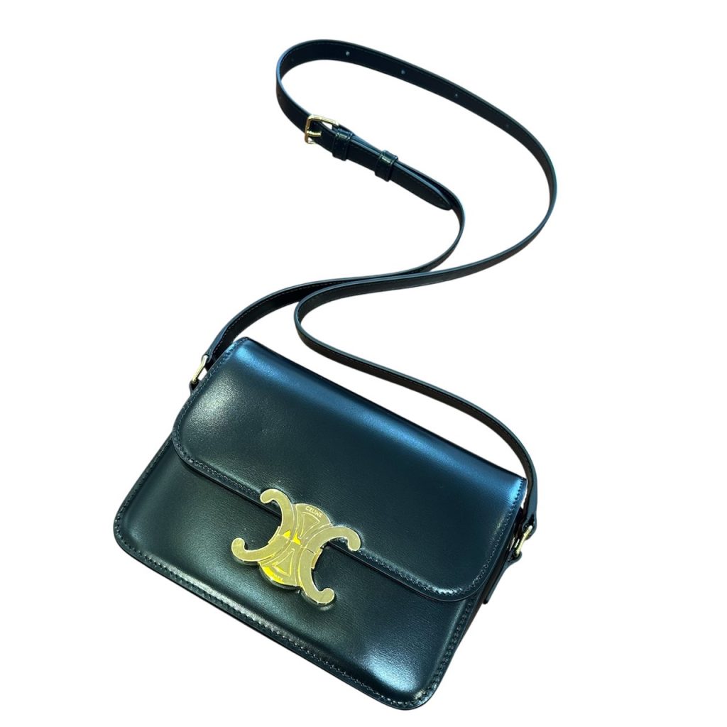 セリーヌ　ティーントリオンフバッグ