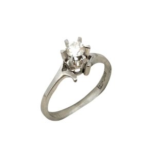 Pt900 ダイヤモンドリング（立て爪タイプ）
