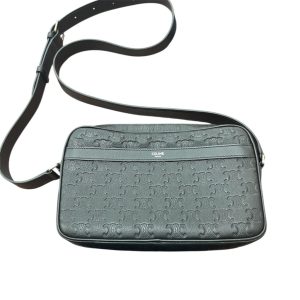 セリーヌ トリオンフエンボス カーフスキン メッセンジャーバッグ