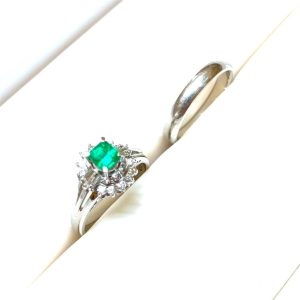 【Pt900 リング】プラチナ900・エメラルド・メレダイヤモンド・リング・指輪・貴金属・アクセサリー