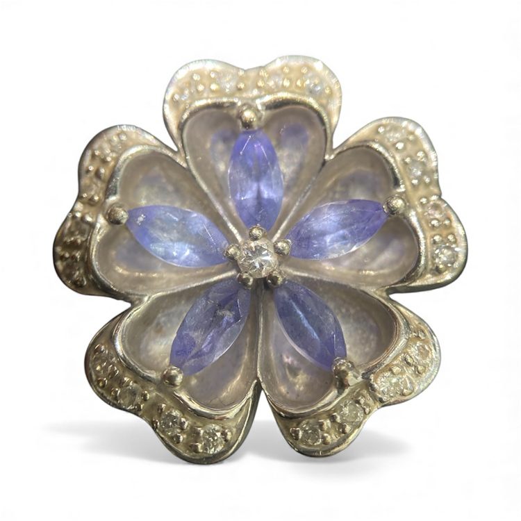 K18WG（ホワイトゴールド）リング／花モチーフ