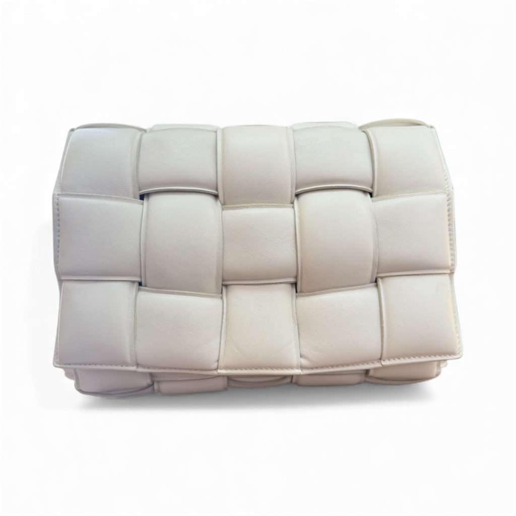 ボッテガヴェネタ（BOTTEGA VENETA）パデッドカセットバッグ