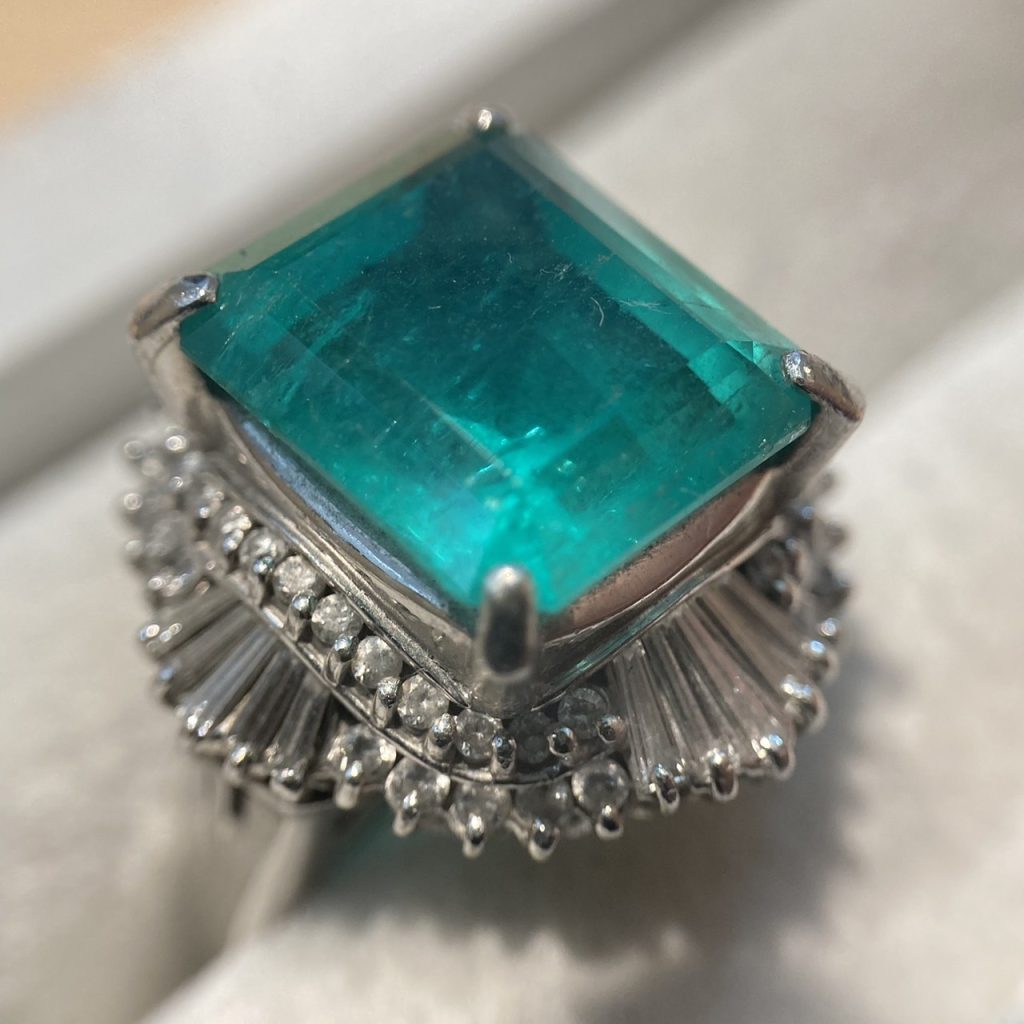 Pt900 エメラルド リング