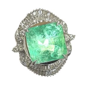 Pt900 エメラルド5.86ct メレダイヤモンド0.66ct リング