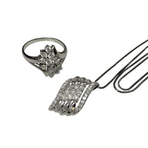 Pt900(プラチナ) ダイヤモンドリング＆ネックレス