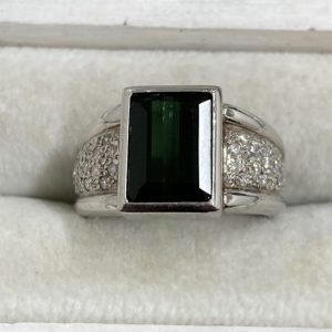 K18WG（18金ホワイトゴールド）グリーントルマリン × ダイヤモンドリング