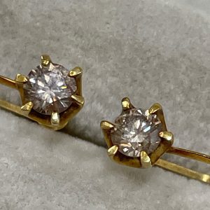 金プラチナの価格高騰中！| k18ダイヤモンド付きピアスの買い取り｜我孫子市南新木