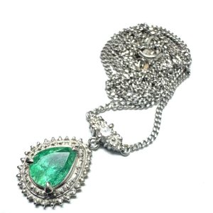 Pt850 プラチナ ネックレス エメラルド メレダイヤ付き