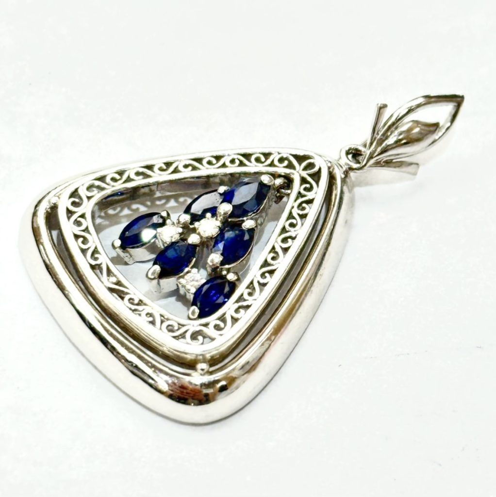 Pt900 サファイア ペンダントトップ