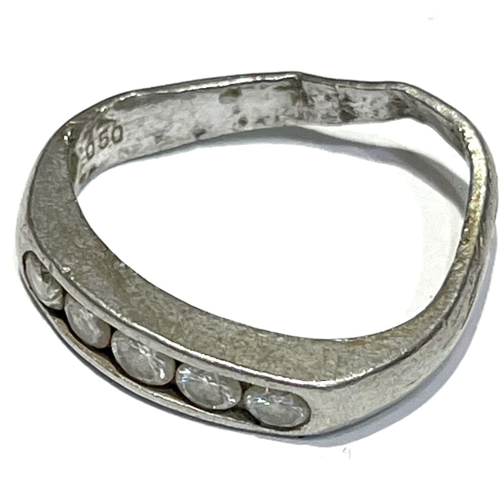 Pt900 ダイヤモンド付き 変形したプラチナリング 指輪 アクセサリー