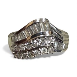 Pt900／プラチナ ダイヤリング