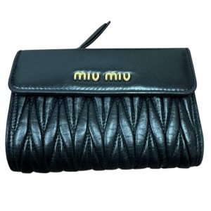 ミュウミュウ 二つ折り財布