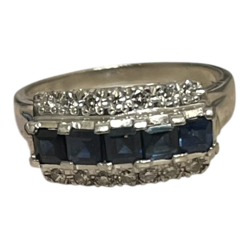 Pt900 リング　サファイア メレダイヤ付き