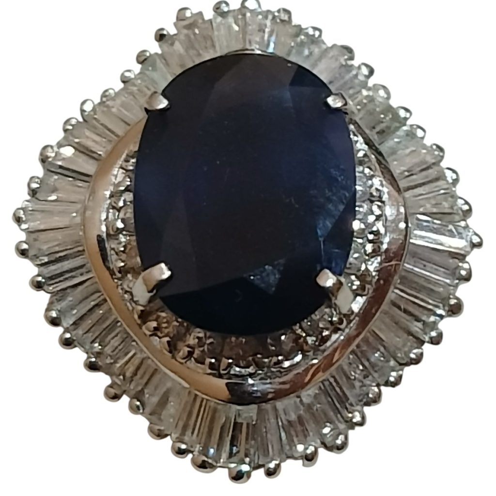 Pt900 3ct サファイア メレダイヤ付 デザインリング