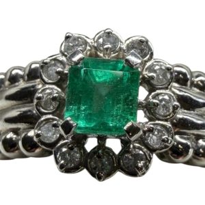 Pt900 エメラルド メレダイヤ付きリング 高価買取｜函館【買取専門店さすがやグランディールイチイ店】