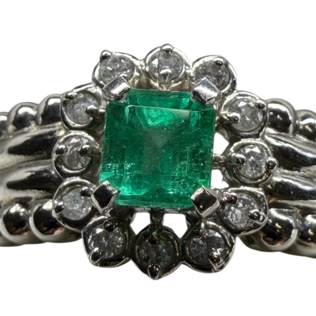 Pt900 エメラルド メレダイヤ付きリング 高価買取｜函館【買取専門店さすがやグランディールイチイ店】