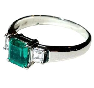 Pt900 エメラルド&ダイヤ付きリング　プラチナ