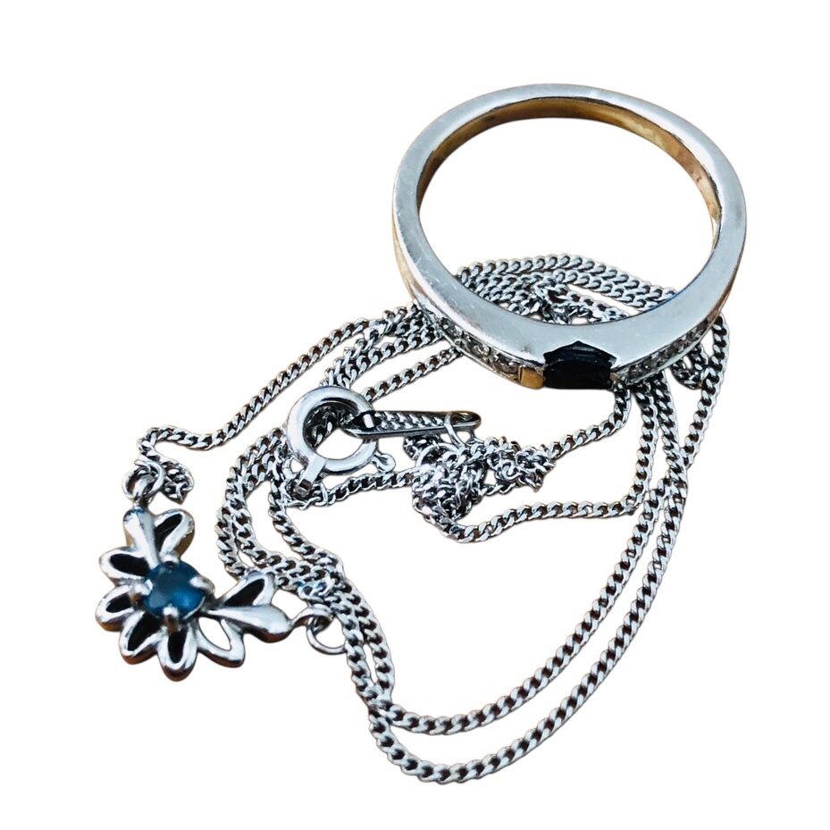 K18WG(18金ホワイトゴールド)　サファイア　リング、ネックレス