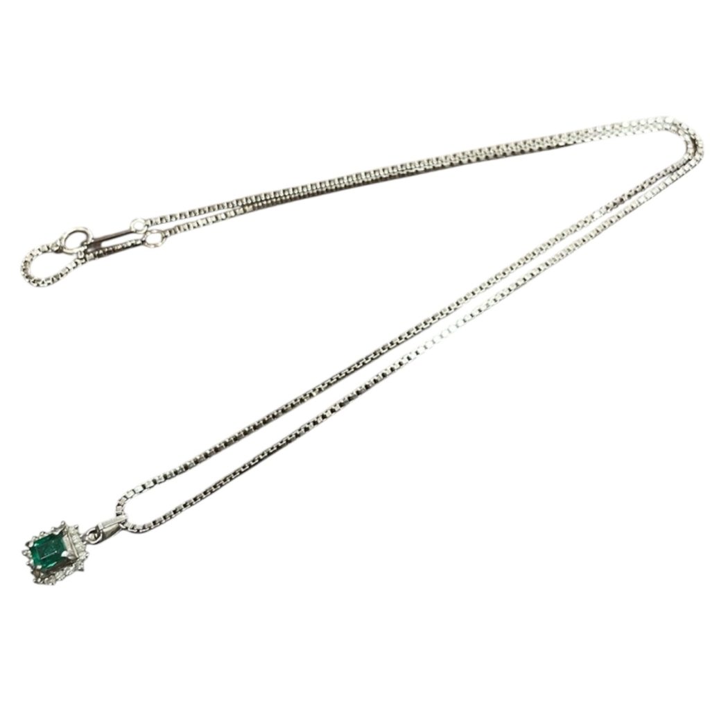 Pt850エメラルドネックレス