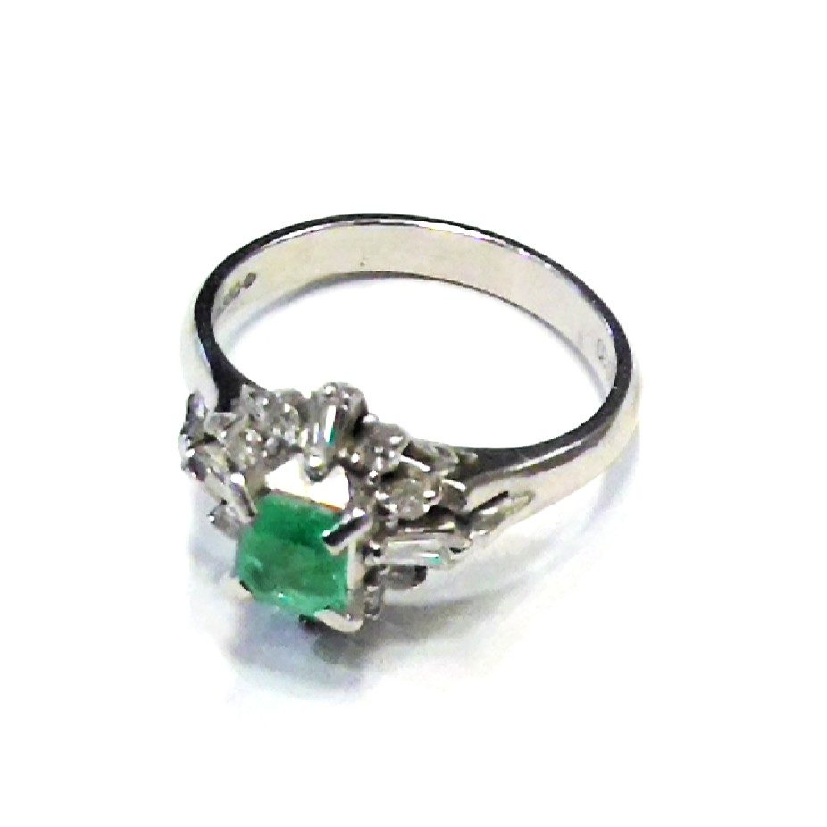 Pt900 エメラルドリング