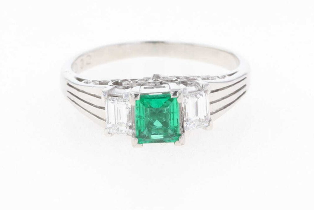 Pt900 プラチナ　エメラルド　リング