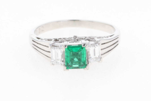 Pt900 プラチナ　エメラルド　リング