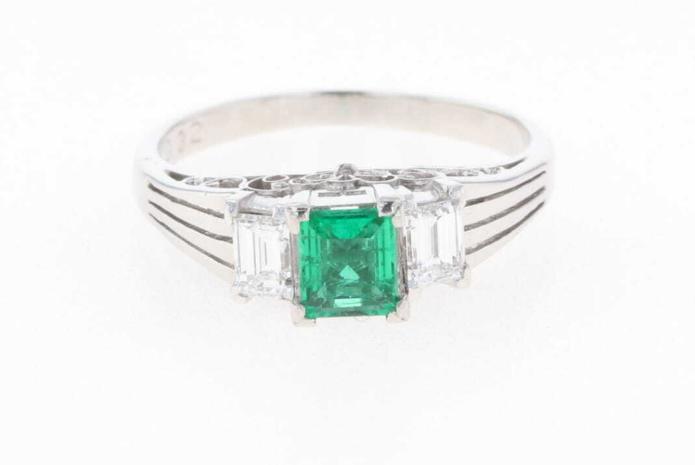 Pt900 プラチナ　エメラルド　リング