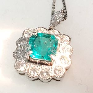 Pt900 エメラルド ネックレス