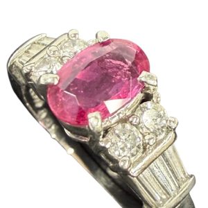 Pt900(プラチナ) ルビー0.9ct メレ0.45ct リング