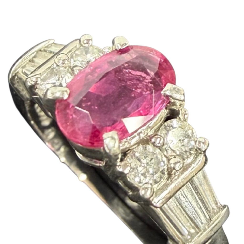 Pt900(プラチナ) ルビー0.9ct メレ0.45ct リング